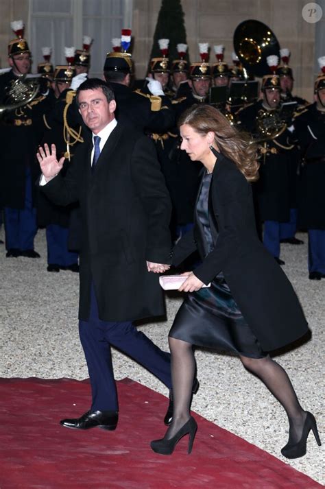 Vid O Manuel Valls Et Sa Femme Anne Gravoin Arrivant Au D Ner D Tat