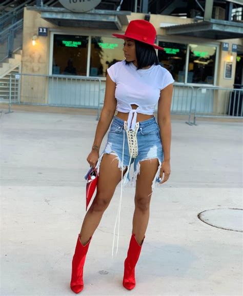 7 Hot Sexy Kiara Morrison Bikini Pics