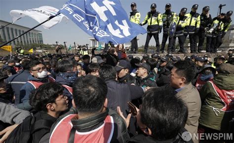 경찰 민주노총 간부 6명 구속영장 신청국회 앞 집회서 불법행위