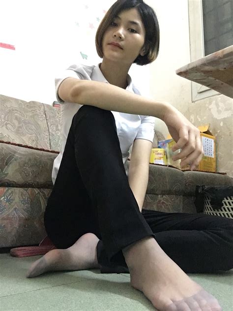 恋足美脚丝袜美女控 On Tumblr