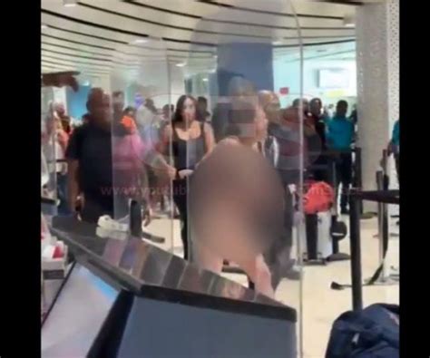 Mulher Surta Em Aeroporto Tira A Roupa E Tenta Atacar Policial Folha