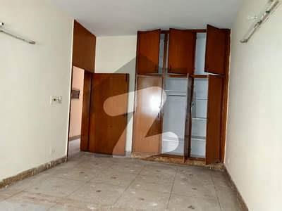 10 MARLA UPPER PORTION FOR RENT IN SIKANDER BLOCK PRIME LOCATION NEAR