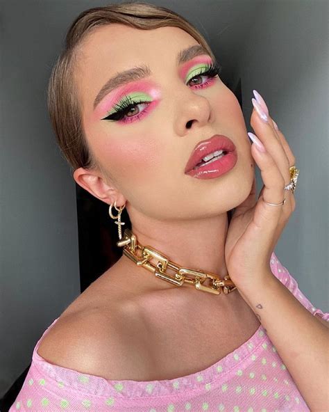 Playful Pink And Green Eyeshadow Combination Pink Makeup Pink Eye Makeup Fashion Makeup