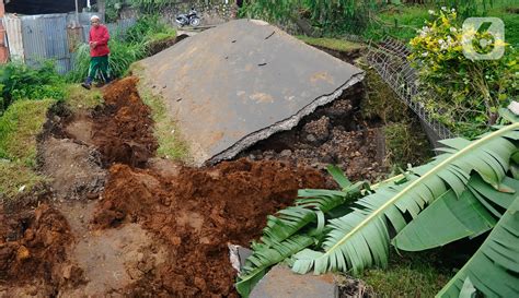 Gempa Cianjur Begini Kondisi Jalan Yang Rusak Parah Di Desa Sarampad