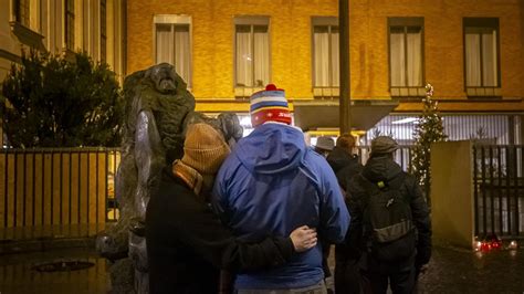 Prag Tschechien Ruft Nach Angriff Mit Toten Staatstrauer Aus Zeit