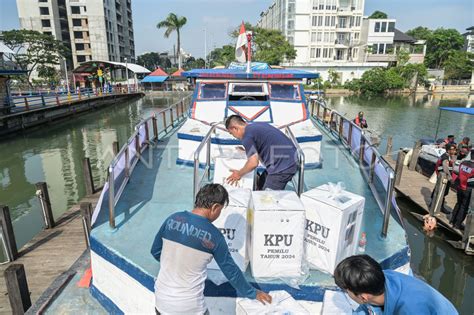 Distribusi Logistik Pemilu Ke Kepulauan Seribu Antara Foto