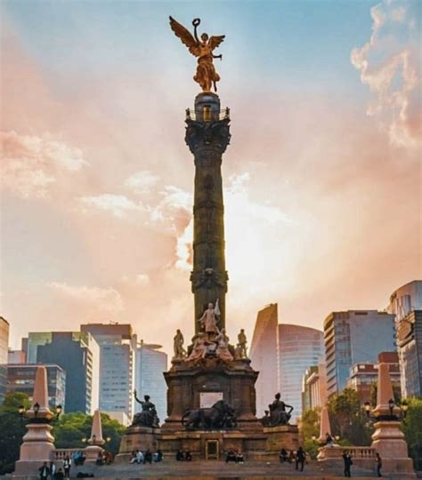 Angel De La Independencia Luggage Keeper