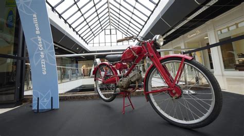 La Moto Guzzi De C Sar Bonilla Expuesta En El Centro Comercial De