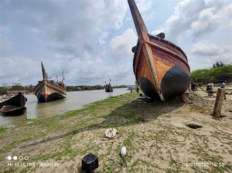 Building Wooden Sampan Fishing Boats Bangladesh Ibradan Creative