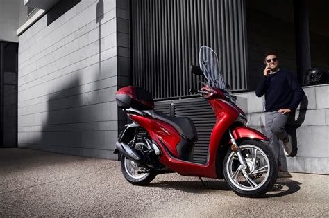 Motorrad Vergleich Honda Sh I Vs Honda Pcx