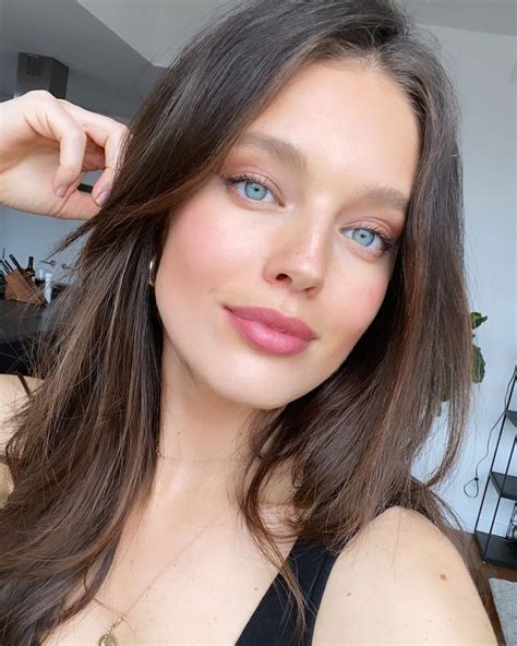 Pin By Linda On Emily Didonato Brown Hair Blue Eyes Brown Hair Pale