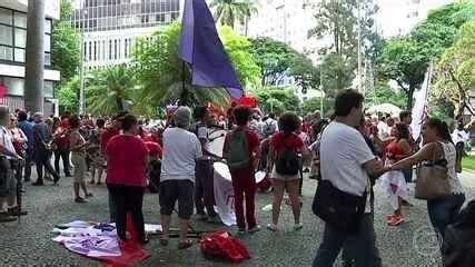 Manifestantes fazem vigílias contra e a favor de Lula na Avenida