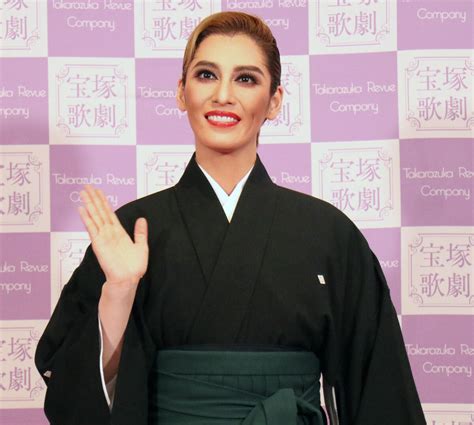 【画像】宝塚月組トップスター・月城かなとが退団「無我夢中で演じてきた時間、本当に楽しかった」 ライブドアニュース