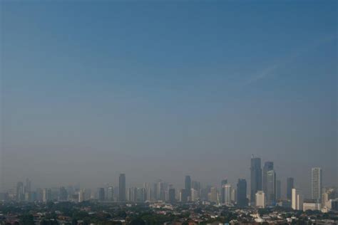 Bangkok Post - Indonesia sanctions 11 firms over Jakarta pollution spikes