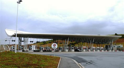 Millau Viaduct Toll Gate (Millau, 2004) | Structurae