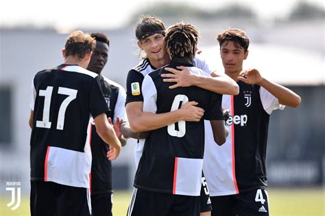 Juventusfc Youth On Twitter La Primavera Pronta Per L Inizio Della