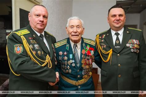 В Бресте пограничники поздравили 97-летнего ветерана ВОВ с Днем Победы