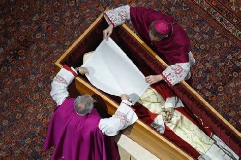 Watch Video Of Pope Benedicts Coffin Sealed And Lowered Into The