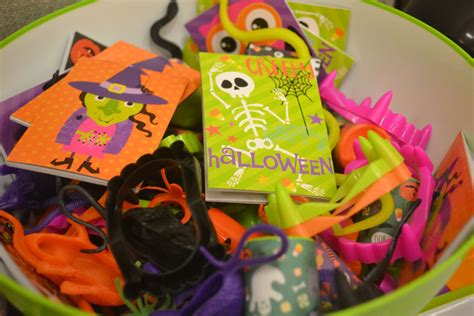 How to throw a simple Halloween carnival - My Silly Squirts