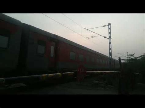 Rare Visitor Tejas Livery Ghaziabad WAP5 With 11017 Mumbai LTT