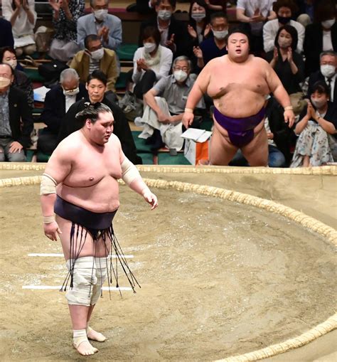 貴景勝、照ノ富士に敗れ6勝7敗 勝ち越しに後なくなる 14日目御嶽海と7敗大関対決 大相撲写真ニュース 日刊スポーツ