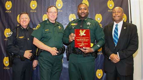 Polk County recognizes deputy who lost 2 fingers in explosion | wtsp.com