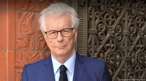 Bestselling Author Ken Follett Turns 70 Books Dw 05062019