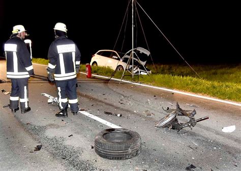 Schwerer Unfall bei Dorfen 25 Jähriger stirbt bei Zusammenstoß zweier