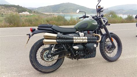 Triumph Street Scrambler Matte Khaki Green