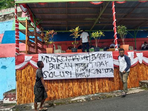 Aksi Protes Warga Warnai Musrenbang Di Hiri Halmahera Raya