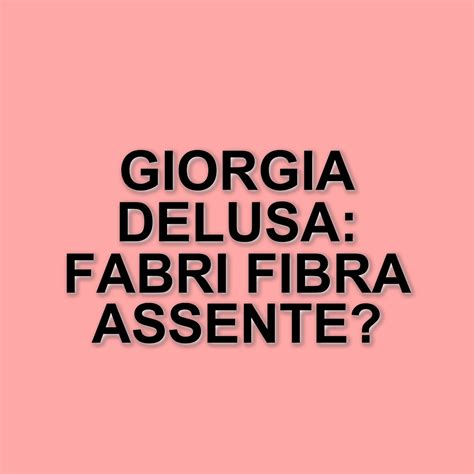 Un momento di tenerezza tra Giorgia e Fabri Fibra durante il concerto