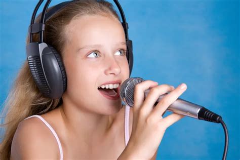 Pretty Young Girl Singing — Stock Photo © Vadimpp 1610091