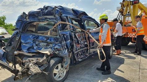 Kronologi Kecelakaan Maut Di Tol Cipali 1 Orang Tewas Minibus