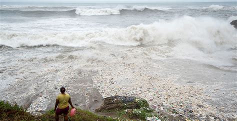 El huracán Beryl mantiene trayectoria hacia la Península de Yucatán en