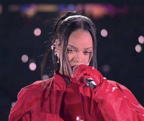 Pop Crave On Twitter Rihanna Performing At The Superbowl