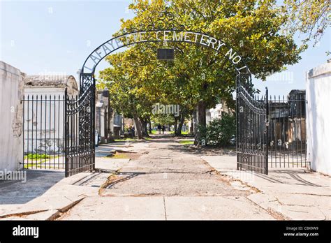 Lafayette Cemetery No 1 New Orleans Stock Photo Alamy