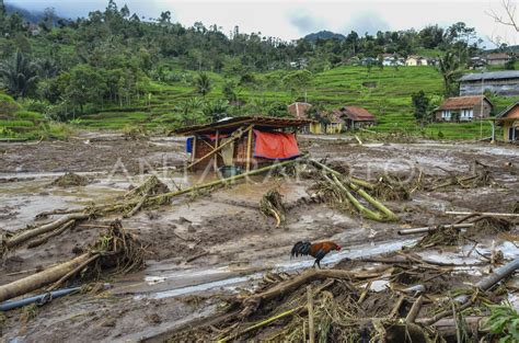 Lahan Pertanian Rusak Diterjang Banjir Bandang Antara Foto