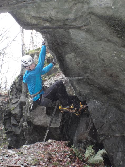 ice climbing tools   ice earthly edge