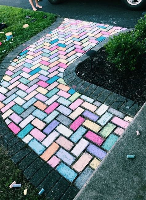 20 Cool Sidewalk Chalk Ideas Homyhomee