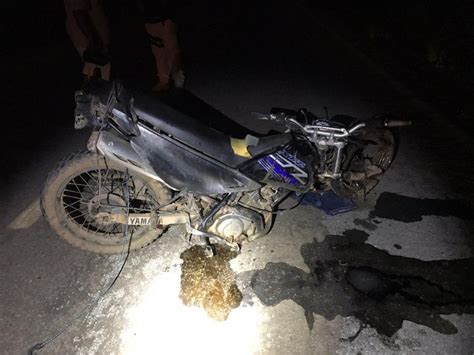 Homem morre após motocicleta bater de frente carro na BR 242