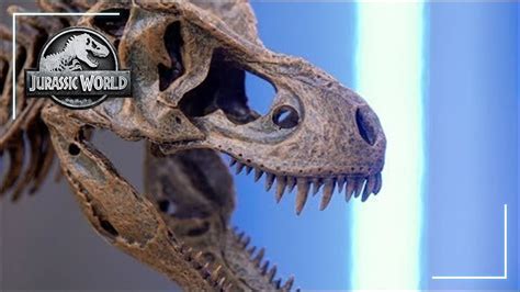 Meet Jurassic World S Dinosaur Advisor Featurette Jurassic World