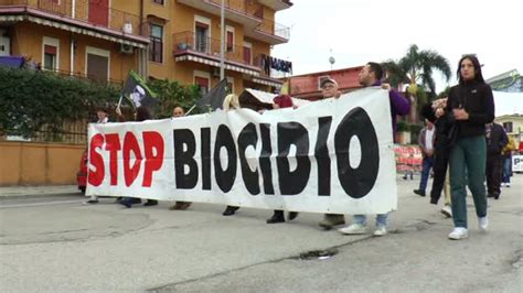 Gricignano D Aversa Cittadini In Piazza Contro Il Biodigestore