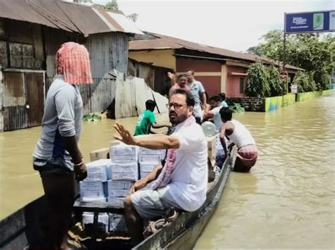 Assam Flood Landslide Situation Update 126 People Died And 22 Lakh Affected अब तक 126 लोगों