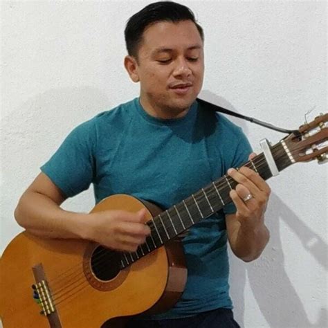 Roberto Beto Profesor De Guitarra En Comalcalco 100h