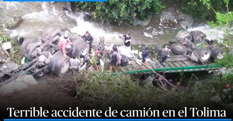 Camión de Servientrega se fue a un abismo en el Tolima Grave