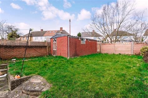 Finchingfield Avenue Woodford Green 4 Bed House £700 000