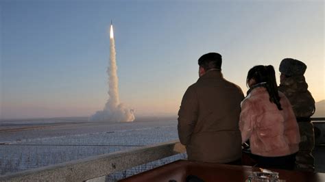 北韓稱試射固體燃料洲際飛彈 金正恩又攜女親自視察 國際焦點 太報 Taisounds