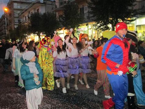 A Napoli Il Carnevale Epomeo 2023 Con Quattro Giorni Tra Sfilate