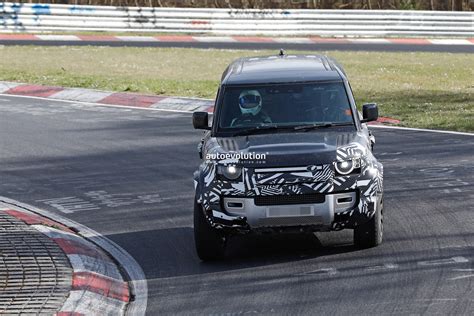 Land Rover Defender Svx In The Making Will Challenge The Mercedes Amg G 63 4×4² Autoevolution