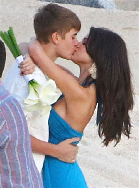 They Shared A Kiss During A Friend S Beach Wedding In Mexico In